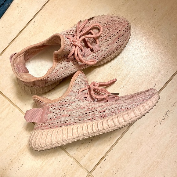 Yeezy Style Shoes , Size 36, Fit 35.5 ~ 36, US 5.5 - Picture 3 of 6